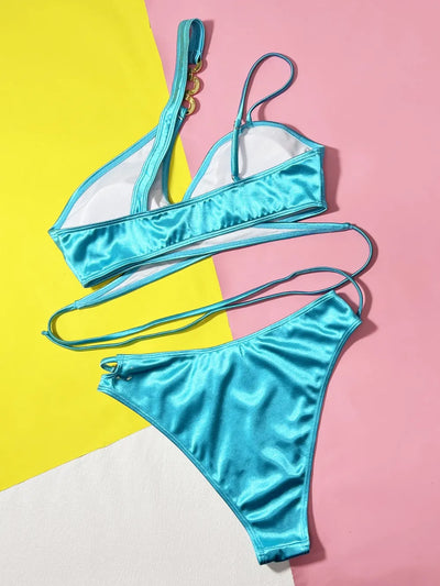 Azzurra Catena – Crisscross-Bikini mit goldenen Kettendetails